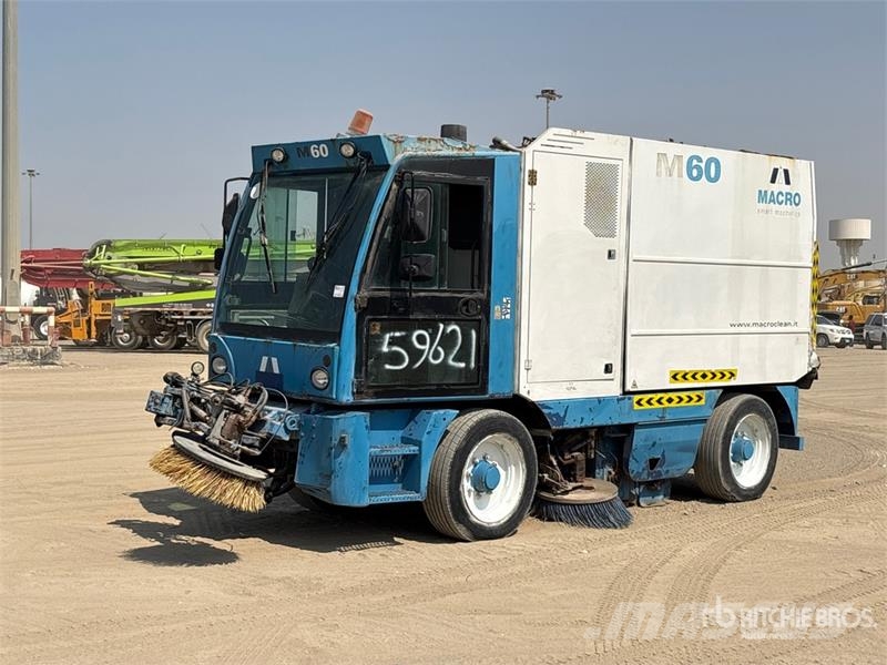 Macros M60 Vaccum Sweeper Truck Прибиральні машини