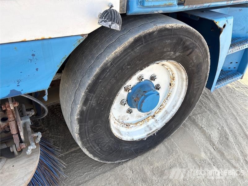 Macros M60 Vaccum Sweeper Truck Прибиральні машини