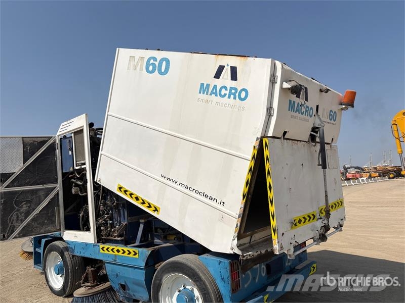Macros M60 Vaccum Sweeper Truck Прибиральні машини