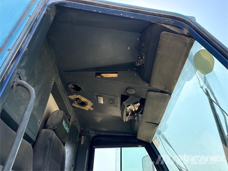 Macros M60 Vaccum Sweeper Truck Прибиральні машини