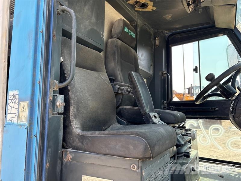 Macros M60 Vaccum Sweeper Truck Прибиральні машини