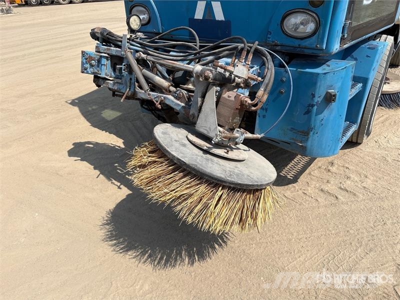 Macros M60 Vaccum Sweeper Truck Прибиральні машини