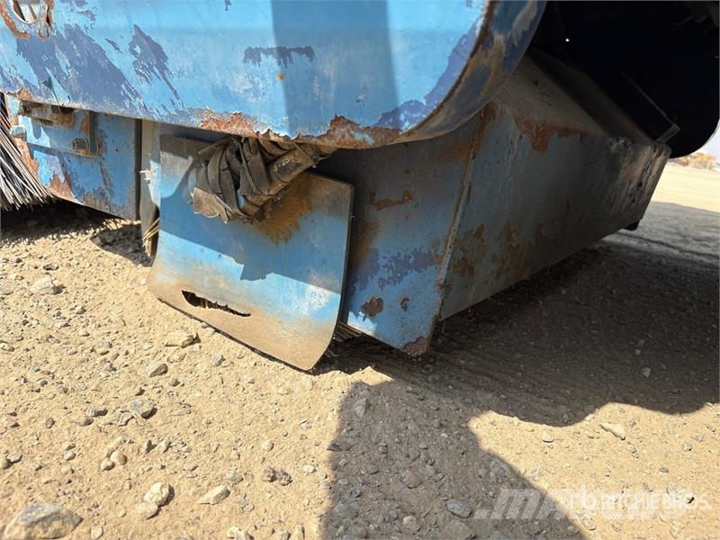 Macros M60 Vaccum Sweeper Truck Прибиральні машини