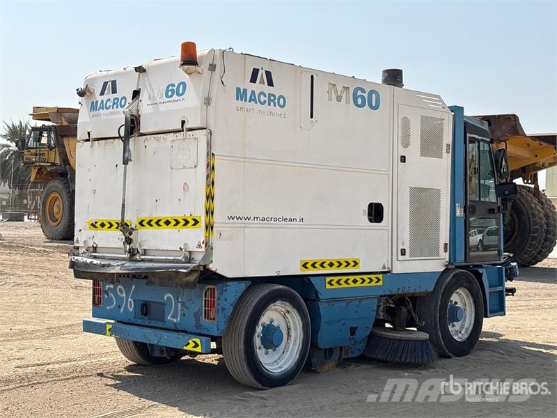 Macros M60 Vaccum Sweeper Truck Прибиральні машини