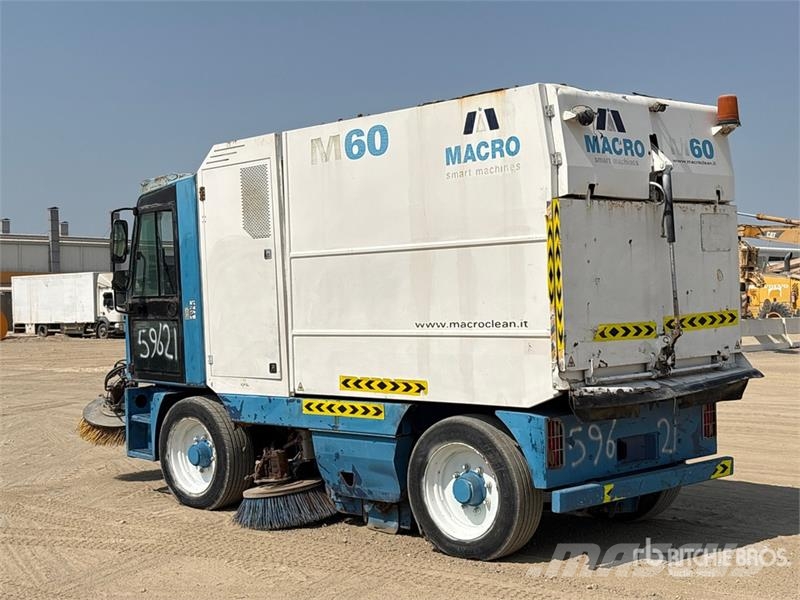 Macros M60 Vaccum Sweeper Truck Прибиральні машини