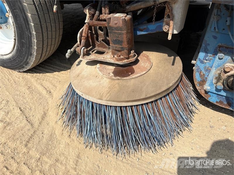 Macros M60 Vaccum Sweeper Truck Прибиральні машини