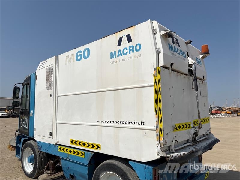 Macros M60 Vaccum Sweeper Truck Прибиральні машини