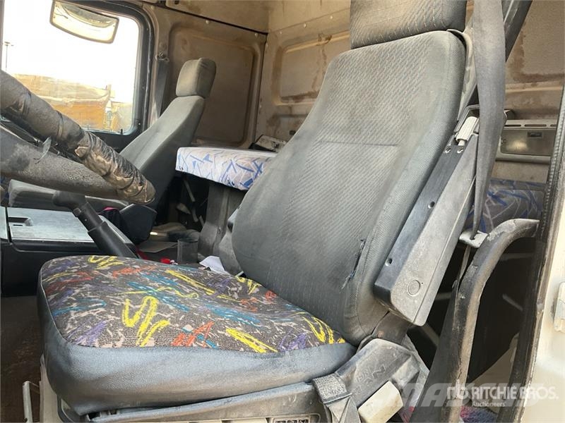MAN 26.463 6x4 T/A Sleeper Truck Tractor وحدات الجر
