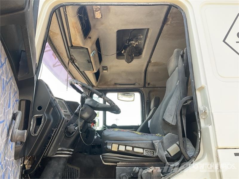 MAN 26.463 6x4 T/A Sleeper Truck Tractor وحدات الجر