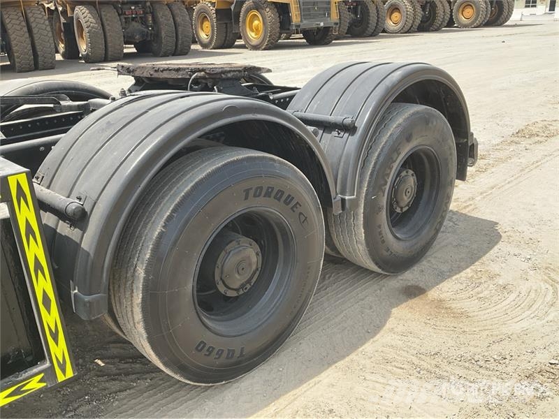 MAN 26.463 6x4 T/A Sleeper Truck Tractor وحدات الجر
