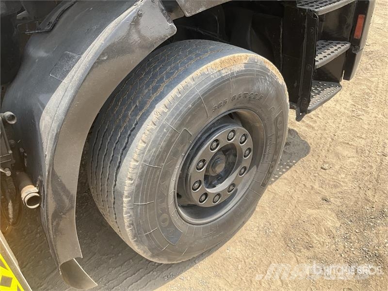 MAN 26.463 6x4 T/A Sleeper Truck Tractor وحدات الجر