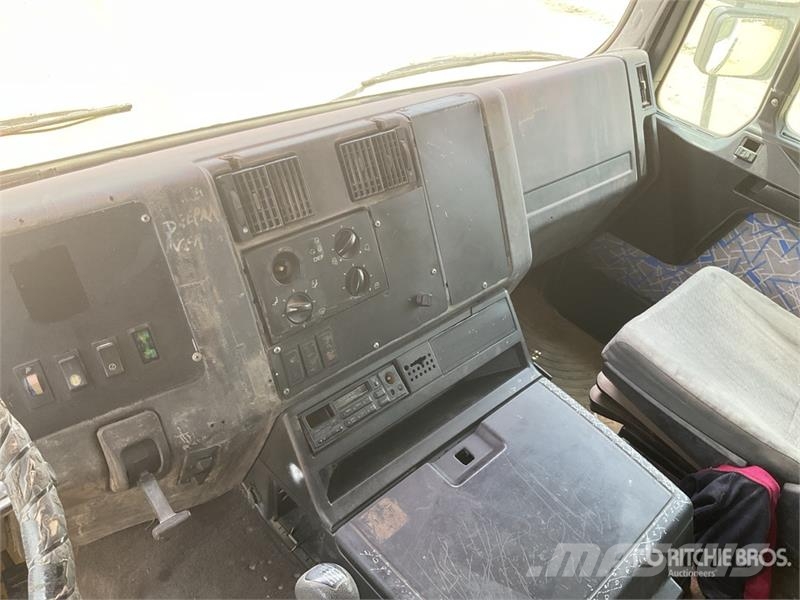 MAN 26.463 6x4 T/A Sleeper Truck Tractor وحدات الجر