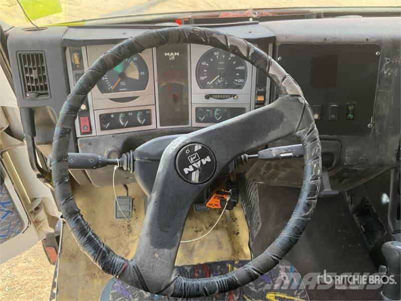 MAN 26.463 6x4 T/A Sleeper Truck Tractor وحدات الجر