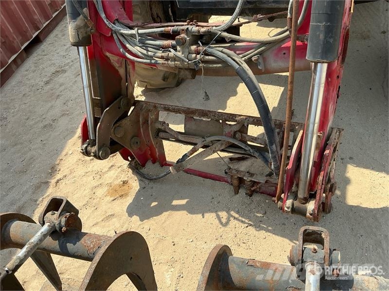 Massey Ferguson 455 4WD Tractor Tracteur