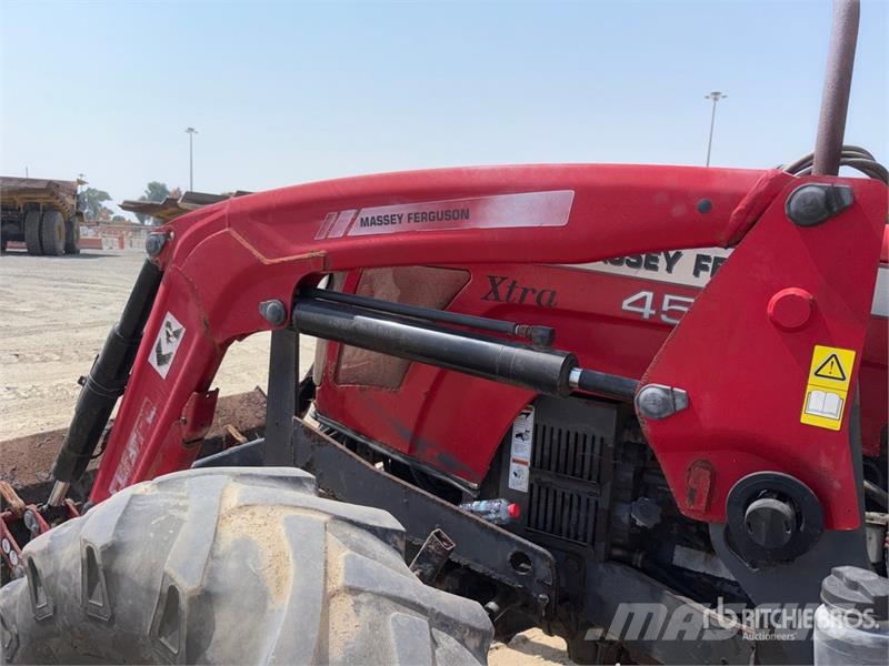 Massey Ferguson 455 4WD Tractor Tracteur