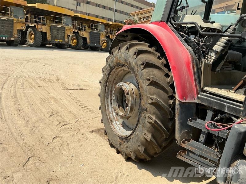 Massey Ferguson 455 4WD Tractor Tracteur