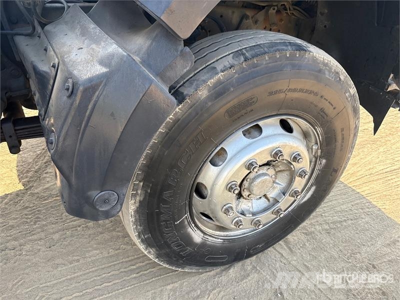 Mercedes-Benz Unic V-Turbo 220 Straight Boom on Mercedes-Benz 18 Kraanaga veokid