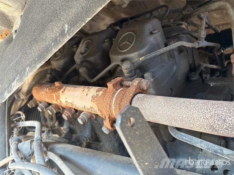 Mercedes-Benz Unic V-Turbo 220 Straight Boom on Mercedes-Benz 18 Kraanaga veokid