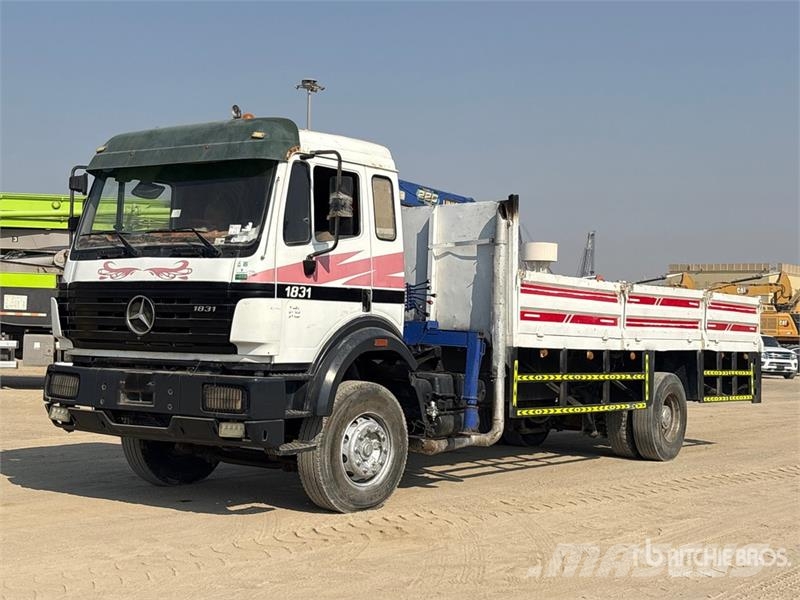 Mercedes-Benz Unic V-Turbo 220 Straight Boom on Mercedes-Benz 18 Kraanaga veokid