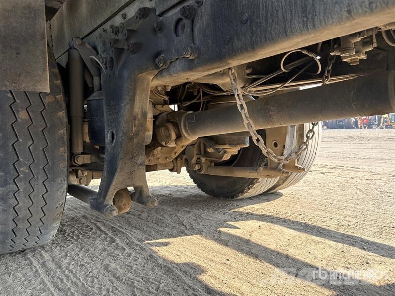 Mercedes-Benz Unic V-Turbo 220 Straight Boom on Mercedes-Benz 18 Kraanaga veokid
