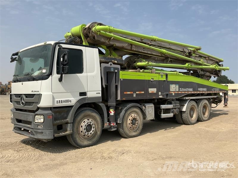 Mercedes-Benz Zoomlion 56X-6RZ 56 m on Mercedes-Benz Actros 414 混凝土車