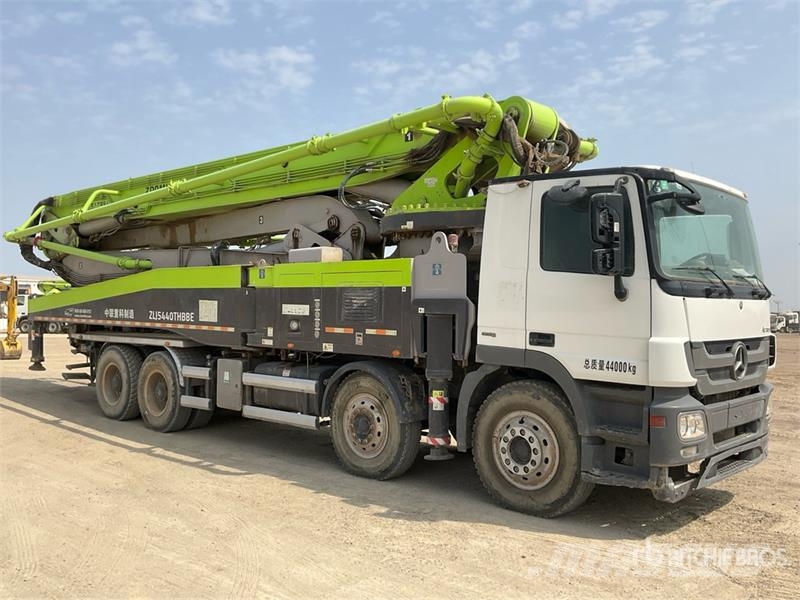 Mercedes-Benz Zoomlion 56X-6RZ 56 m on Mercedes-Benz Actros 414 混凝土車