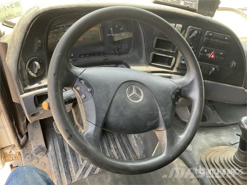 Mercedes-Benz Zoomlion 56X-6RZ 56 m on Mercedes-Benz Actros 414 混凝土車