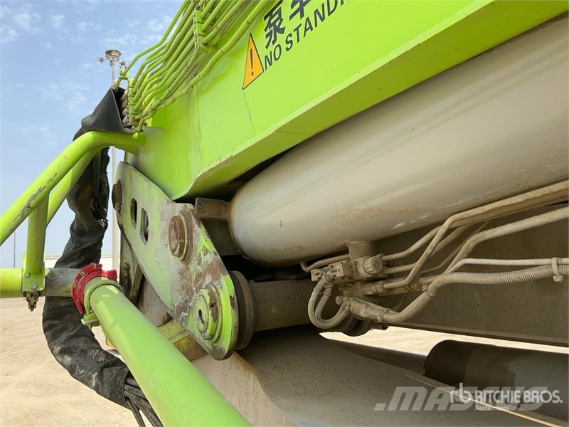 Mercedes-Benz Zoomlion 56X-6RZ 56 m on Mercedes-Benz Actros 414 混凝土車