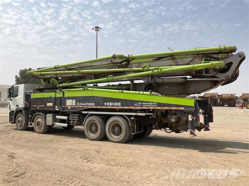 Mercedes-Benz Zoomlion 56X-6RZ 56 m on Mercedes-Benz Actros 414 混凝土車