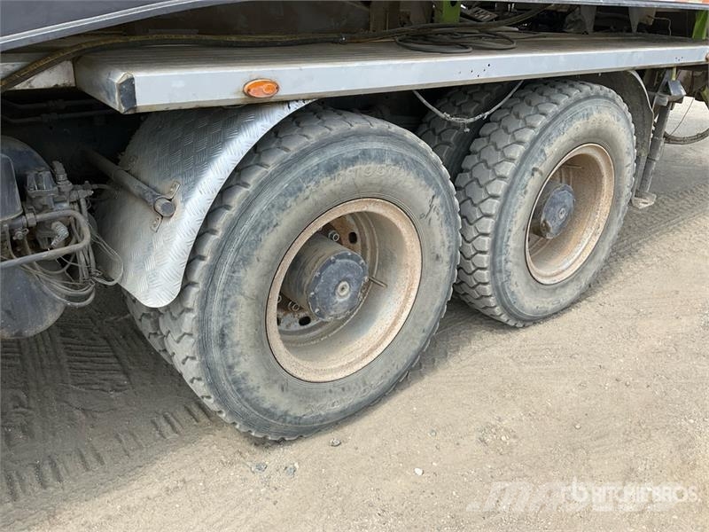 Mercedes-Benz Zoomlion 56X-6RZ 56 m on Mercedes-Benz Actros 414 混凝土車