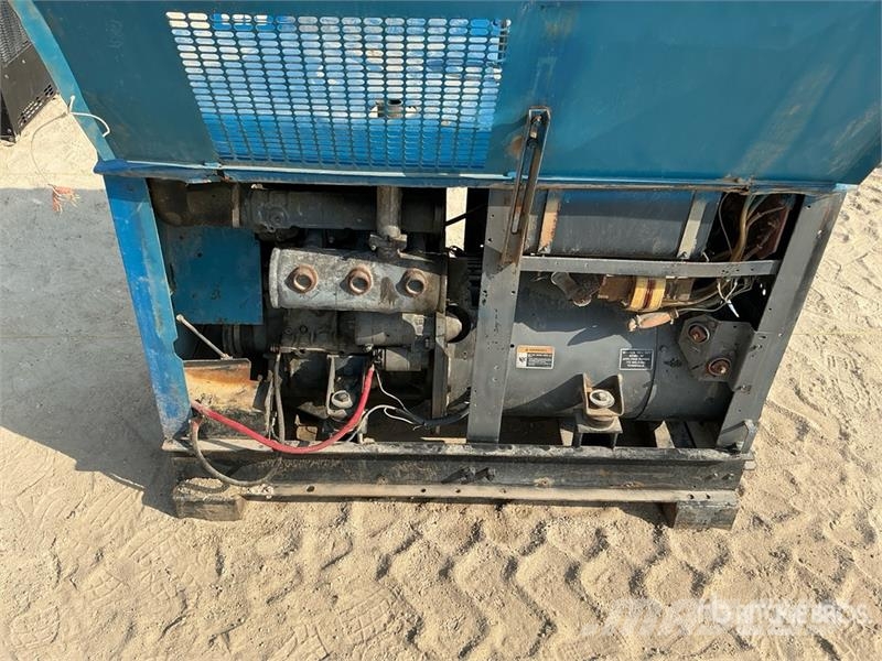 Miller Big Blue 401DX Skid-Mounted Engine Driven Welder ( ماكينات لحام