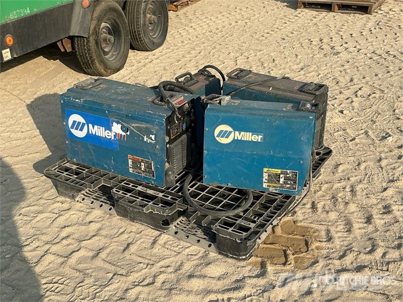 Miller of (4) Miller Electric Welder Metināšanas iekārtas
