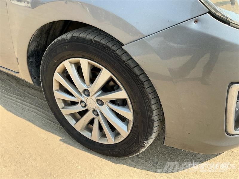 Mitsubishi Attrage Automobile Voiture