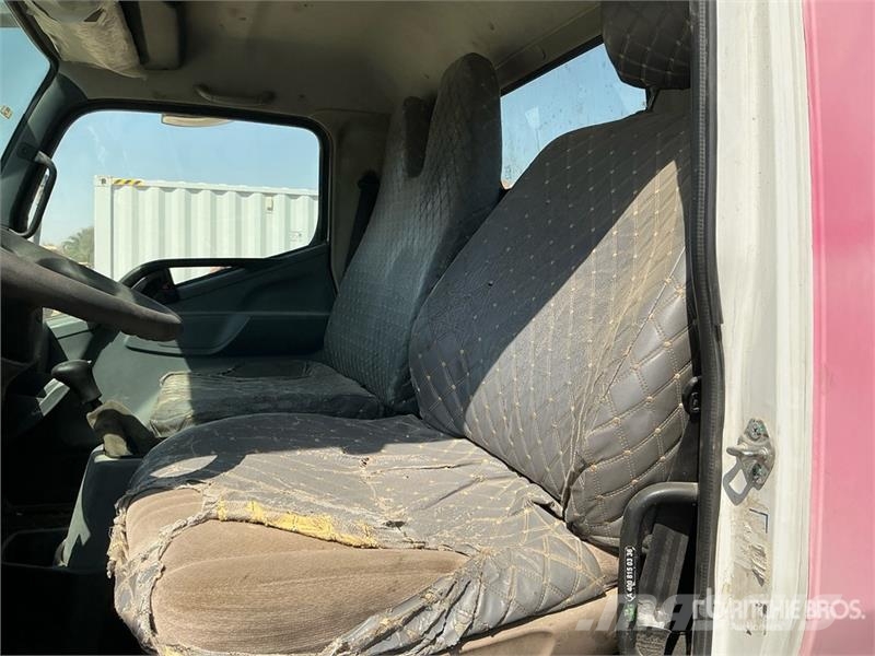 Mitsubishi Fuso 4x2 Cab and Chassis (Inoperable) Cabinas