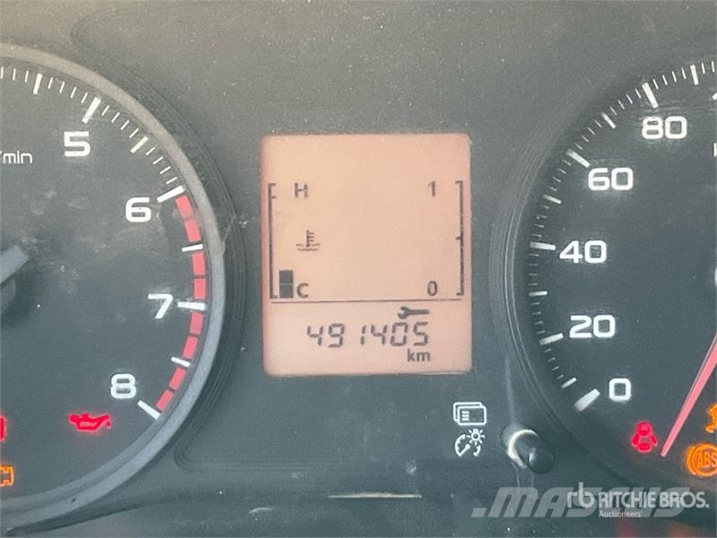 Mitsubishi L200 4x2 Crew Cab Pickup Autre fourgon / utilitaire