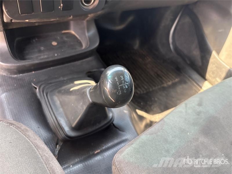 Mitsubishi L200 4x2 Crew Cab Pickup Altele