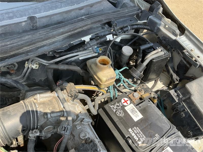 Mitsubishi L200 4x2 Crew Cab Pickup Autre fourgon / utilitaire