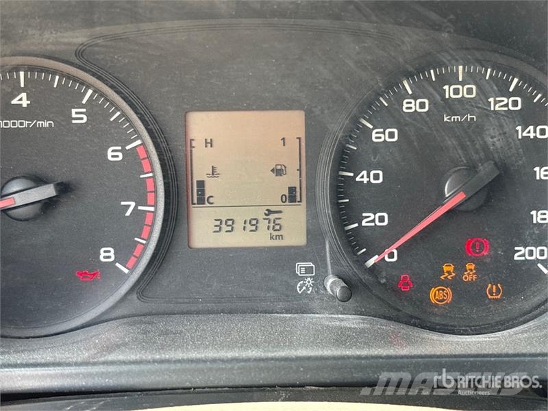 Mitsubishi L200 4x2 Crew Cab Pickup Altele