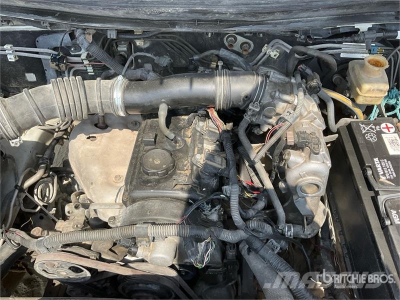Mitsubishi L200 4x2 Crew Cab Pickup Autre fourgon / utilitaire
