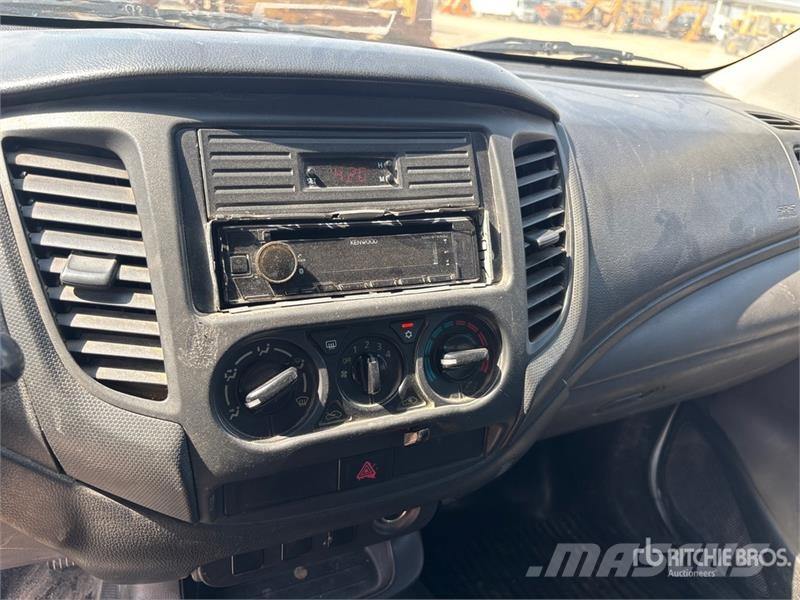 Mitsubishi L200 4x2 Crew Cab Pickup Altele