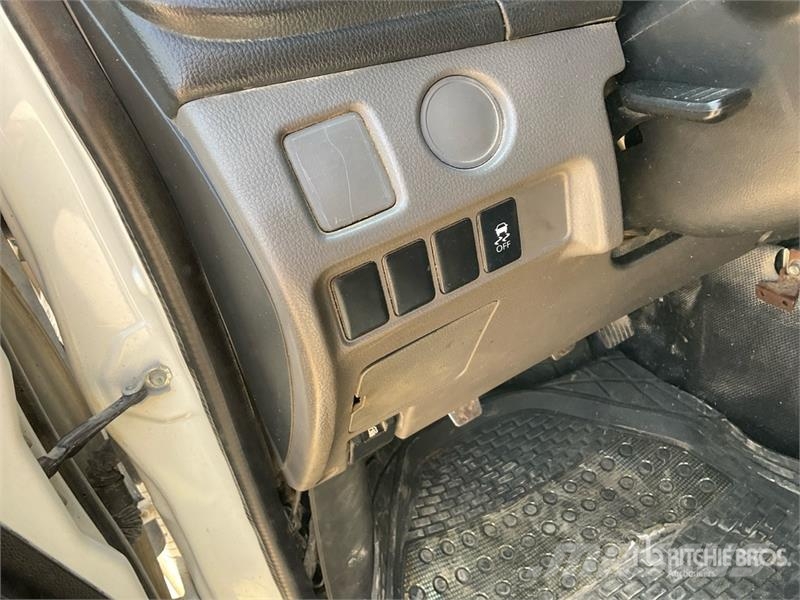 Mitsubishi L200 4x2 Crew Cab Pickup Autre fourgon / utilitaire