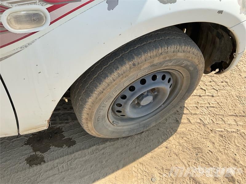 Mitsubishi L200 4x2 Crew Cab Pickup Прочие фургоны