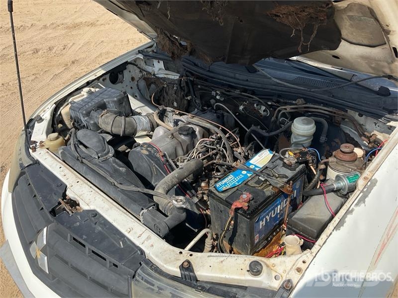 Mitsubishi L200 4x2 Crew Cab Pickup Прочие фургоны