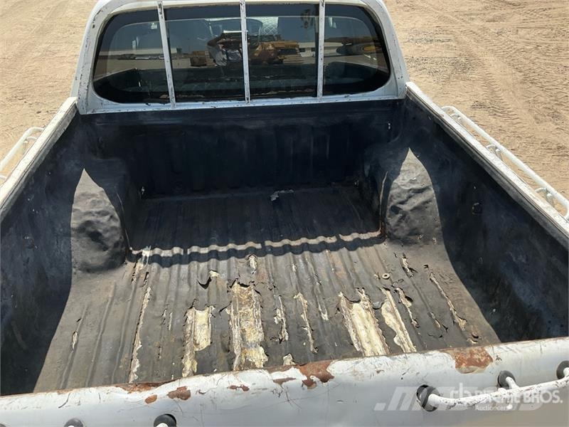 Mitsubishi L200 4x2 Crew Cab Pickup Autre fourgon / utilitaire