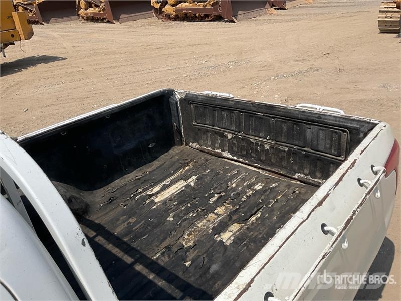 Mitsubishi L200 4x2 Crew Cab Pickup Autre fourgon / utilitaire