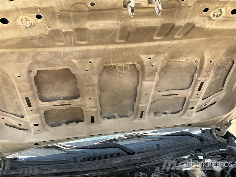 Mitsubishi L200 4x2 Crew Cab Pickup Autre fourgon / utilitaire