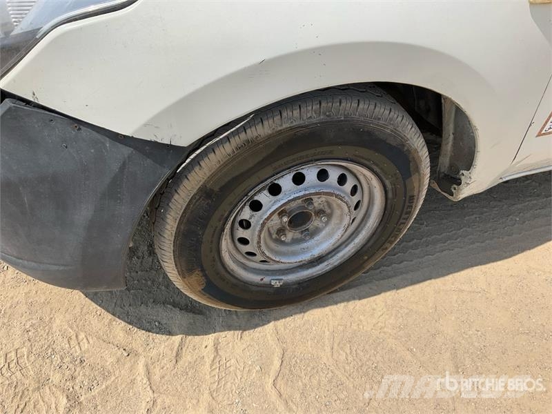 Mitsubishi L200 4x2 Crew Cab Pickup Autre fourgon / utilitaire