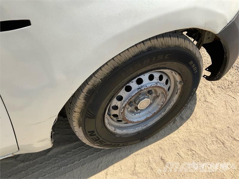 Mitsubishi L200 4x2 Crew Cab Pickup Autre fourgon / utilitaire