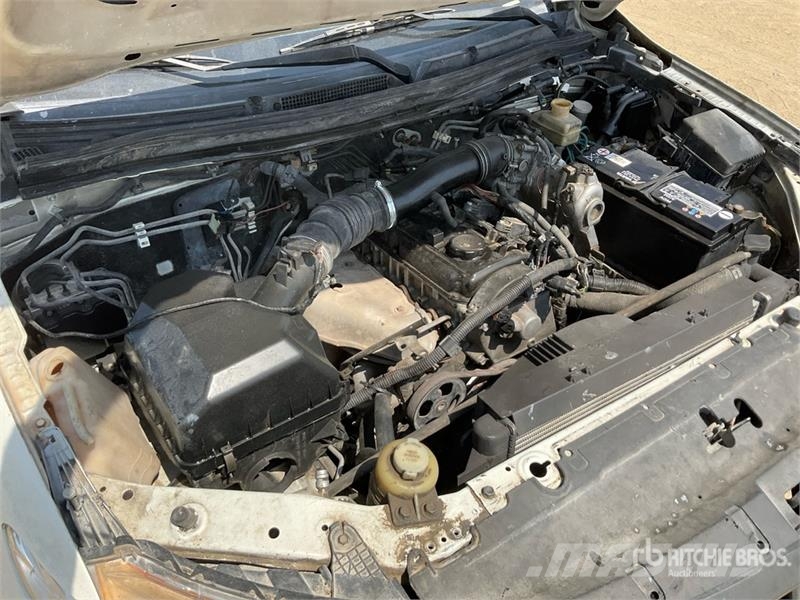 Mitsubishi L200 4x2 Crew Cab Pickup Autre fourgon / utilitaire