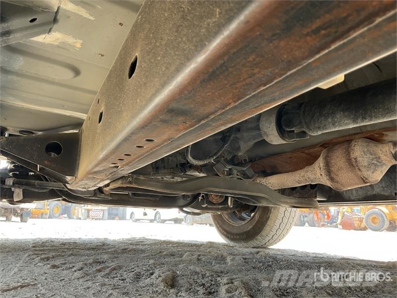 Mitsubishi L200 4x2 Crew Cab Pickup Autre fourgon / utilitaire